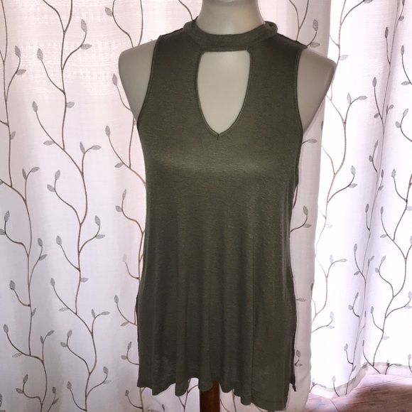 Pink Republic Tops - ⭐️Flowy tank top with key hole opening NWT⭐️